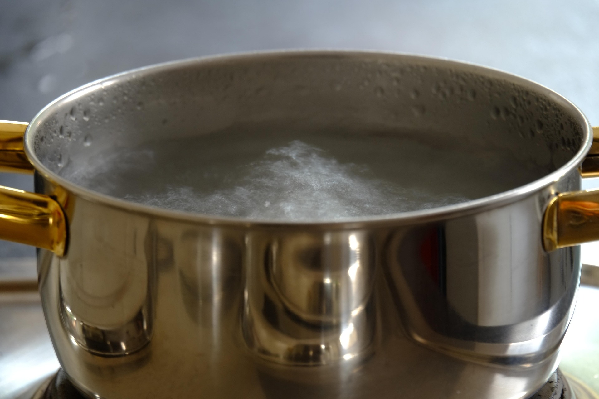 Einmachgläser richtig sterilisieren: So klappt es sicher auf guenstige-einmachglaeser-kaufen.de